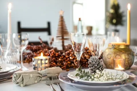 Une table de fête bien décorée